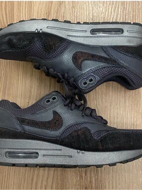 Nike Air Max Black/Charcoal Athletic Sneakers